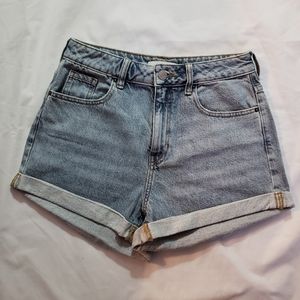 PacSun Denim Mom Shorts Cuffed Size 27 Light Wash.